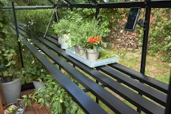 Juliana integrierter Lamellentisch für alle Juliana GewächshäuserZubehörbild